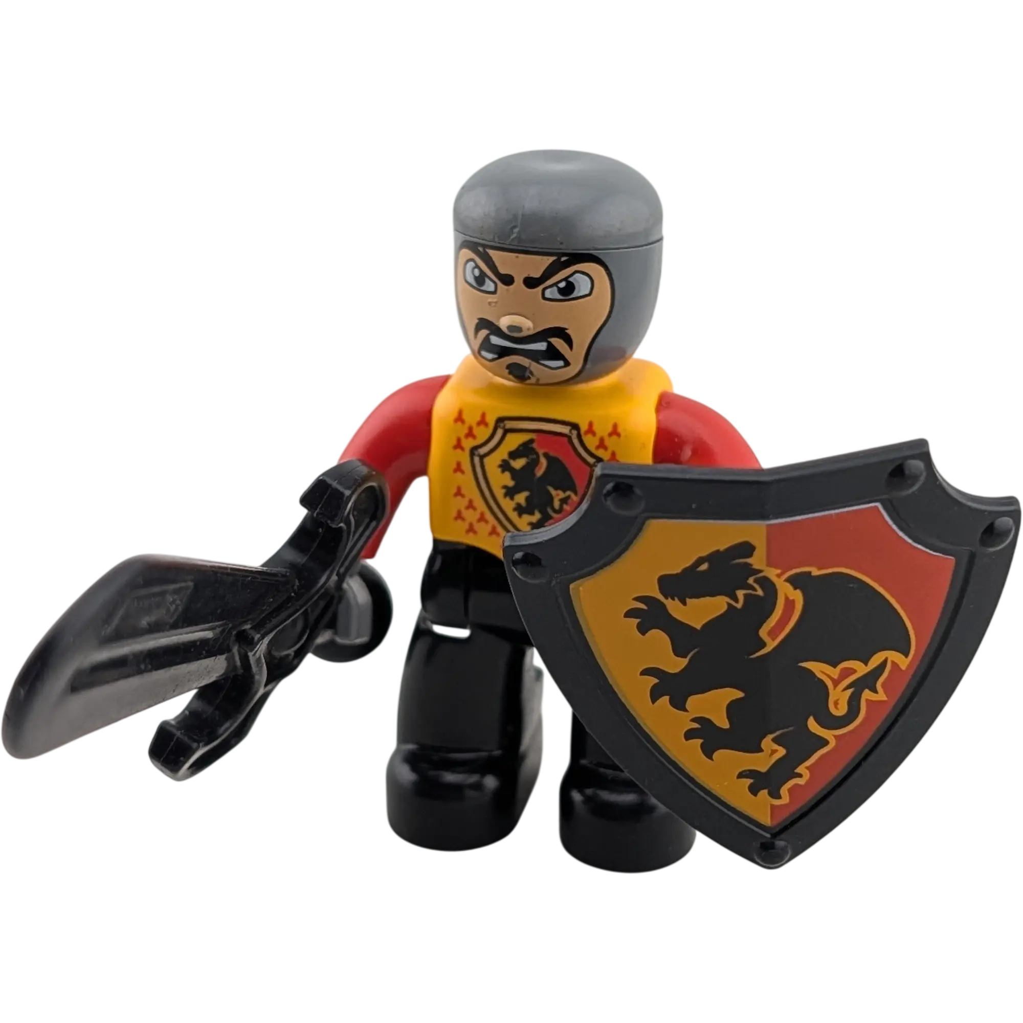 Lego Duplo Mann Ritter Drache Gelborange Rot mit grauer Kettenhaube, Schwert und Schild mit schwarzem Drachensymbol